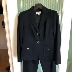 Navy Talbots petite Italian suit. Pristine sz 2